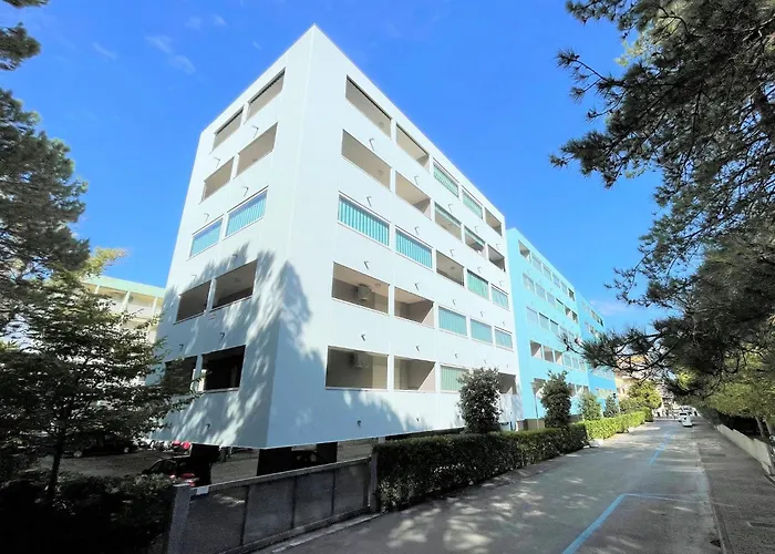 Chic Retreat For Your Holidays In *