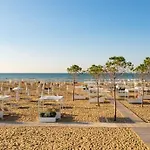 Chic Retreat For Your Holidays In * بيبيوني
