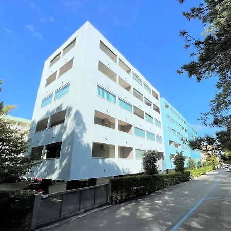 Chic Retreat For Your Holidays In *