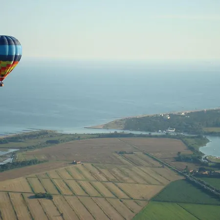 Apartment Chic Retreat For Your Holidays In