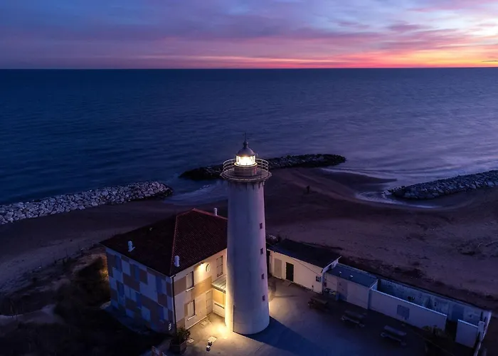 Chic Retreat For Your Holidays In